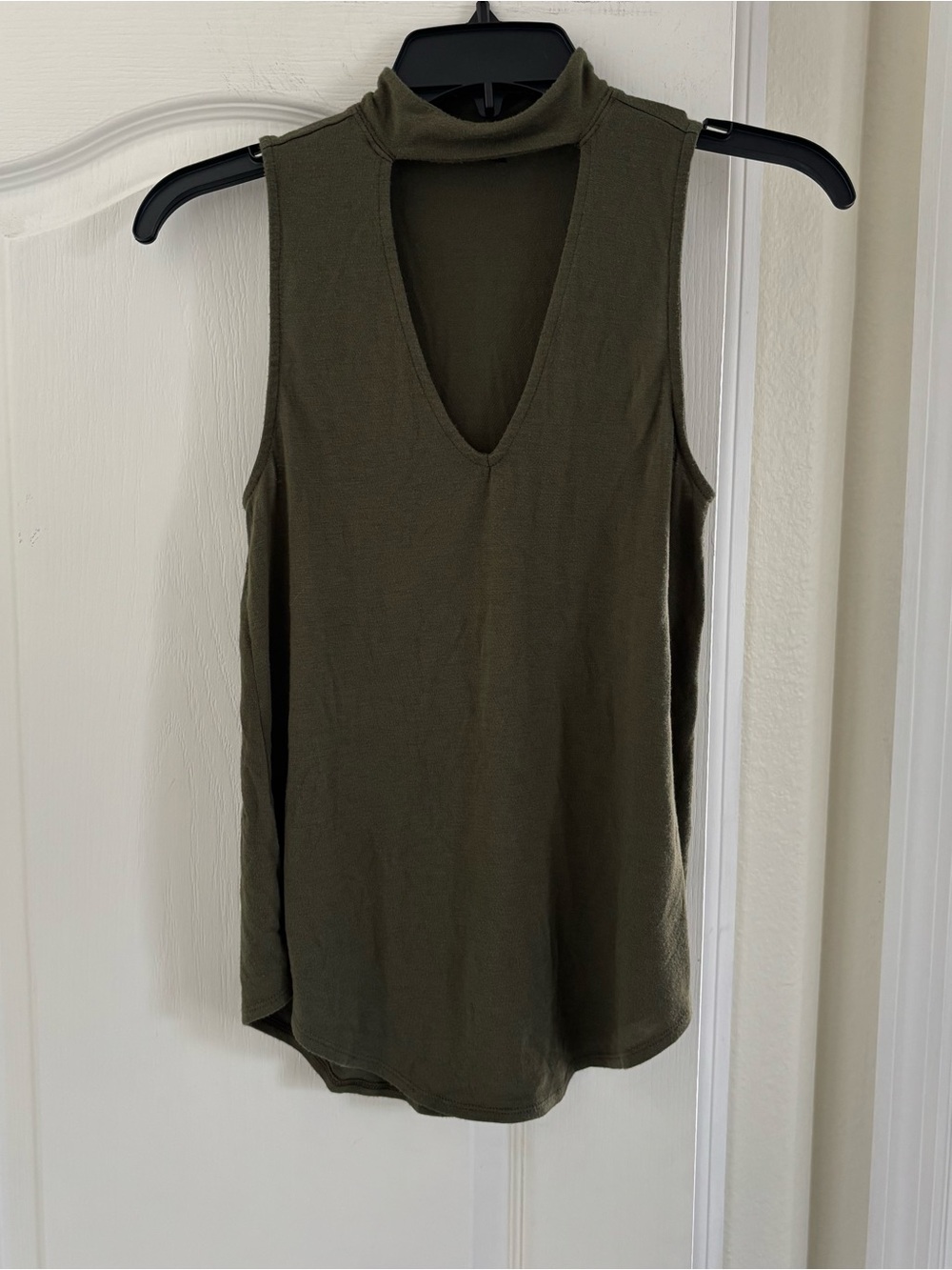 Women’s Sleeveless Olive Mock Neck V-Neck Tank Top